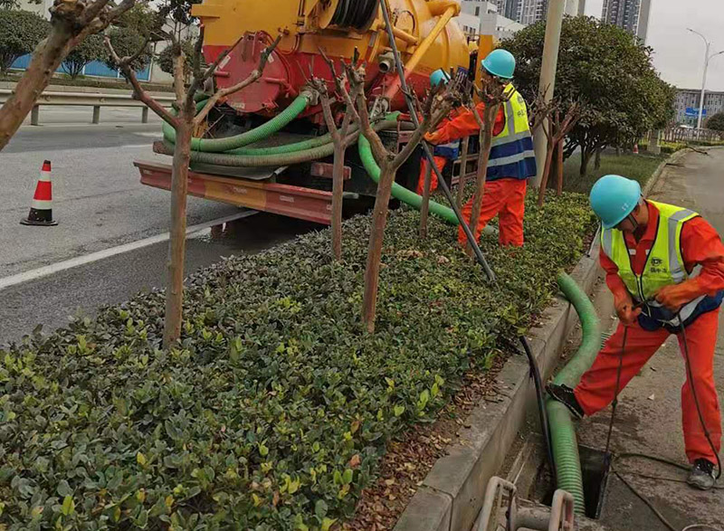 理塘市政管道清淤